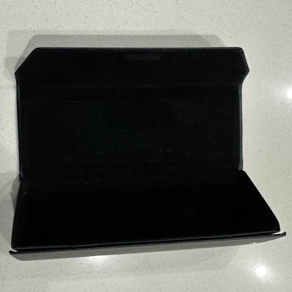 SHAQUILLE O'NEAL Signature Sunglass Case - Picture 4 of 4